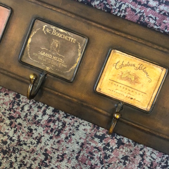 Wine Label Wall Rack - 6 Iron Hooks - Picture 4 of 9